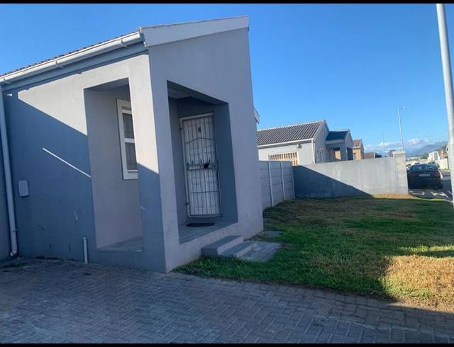 3 BEDROOM HOUSE FOR SALE IN SILWOOD HEIGHTS
